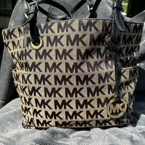 Michael Kors 3 compartment signature tote